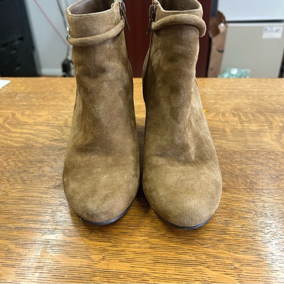 BELLA VITA Women’s Brown Chain Link Diaz Almond Block Heel Leather Booties 7.5M - Picture 2 of 10